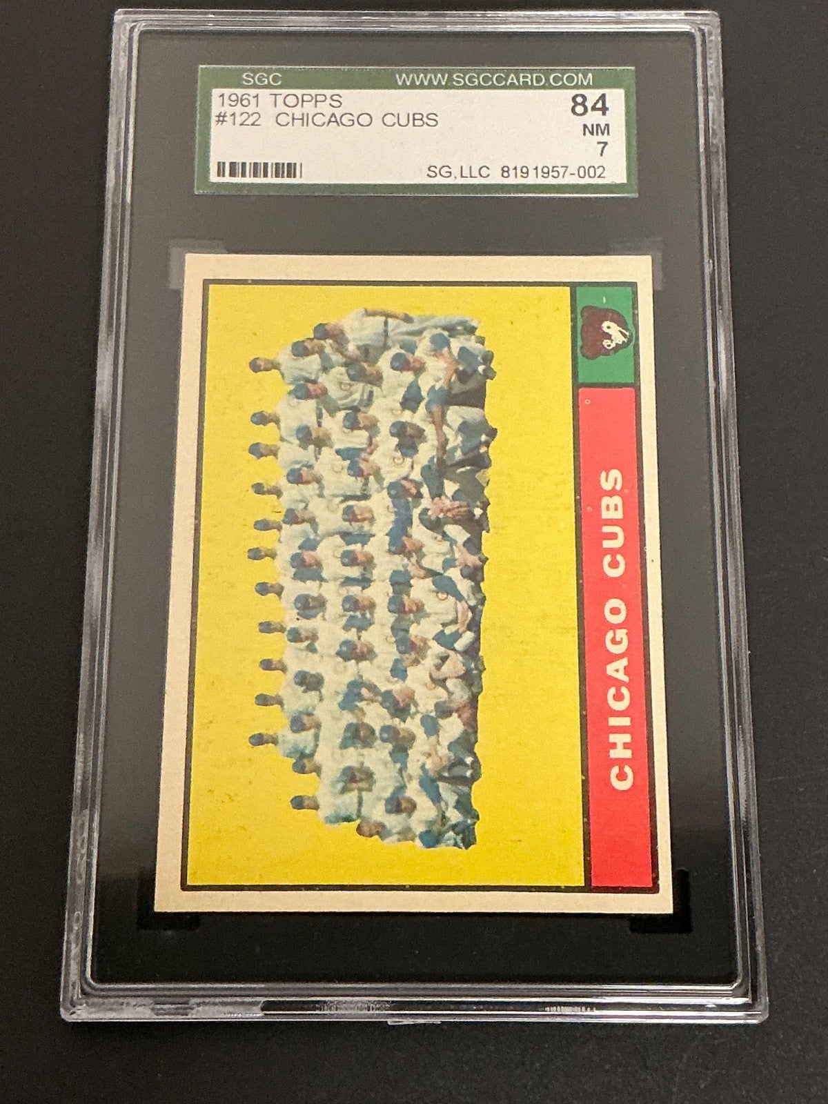 1961 Topps #122 Chicago Cubs Team SGC 7 NM 002
